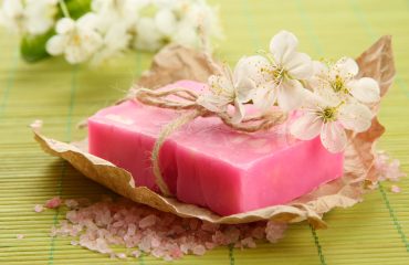 Natural,Handmade,Soap,On,Bamboo,Mat