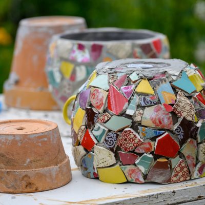 People,Decorate,Earthenware,With,Mosaic,Techniques,In,The,Master,Class