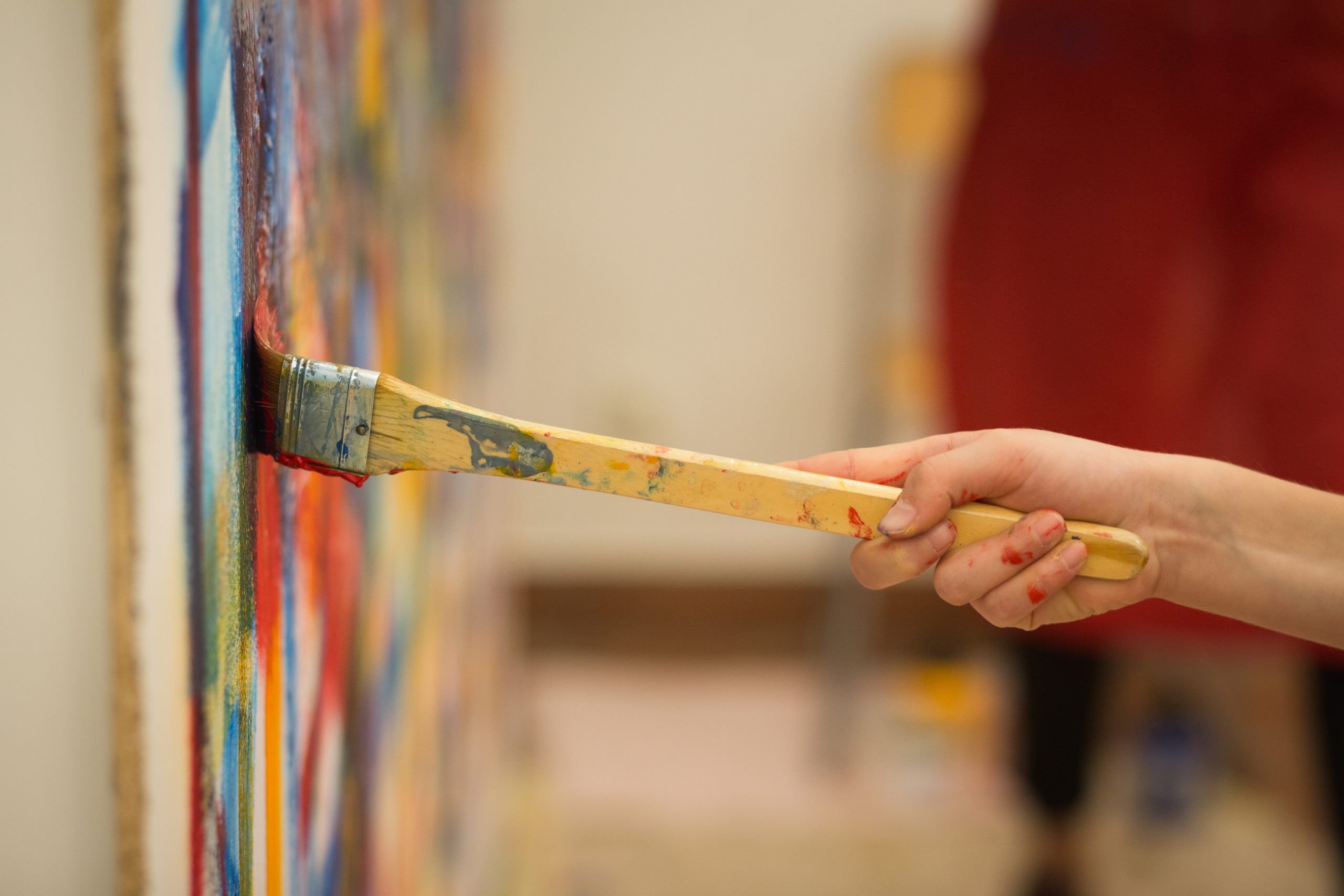 Closeup,Of,The,Hand,Of,A,Child,Painting,A,Mural